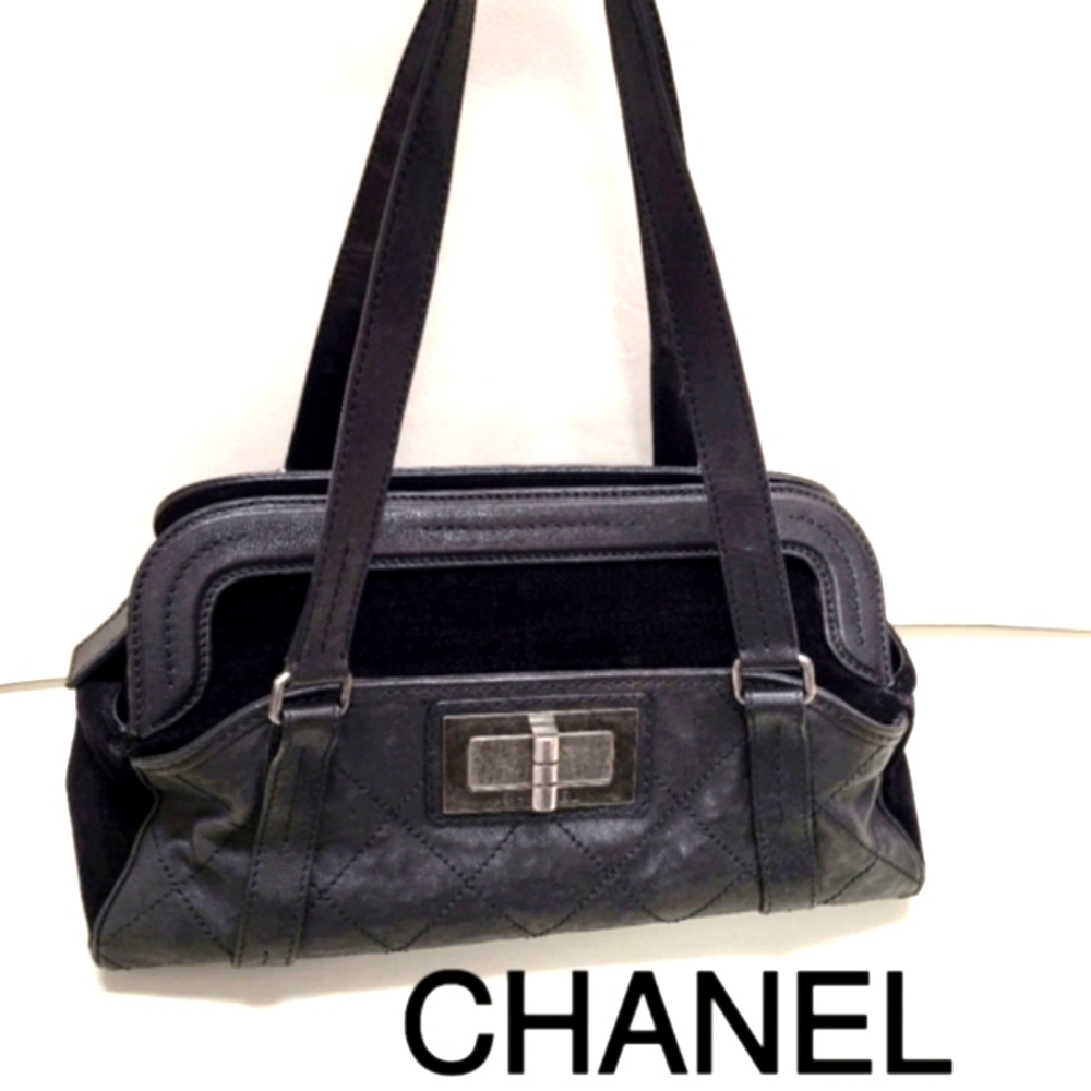 💎CHANEL Large Quilted Black Leather Shoulder bag